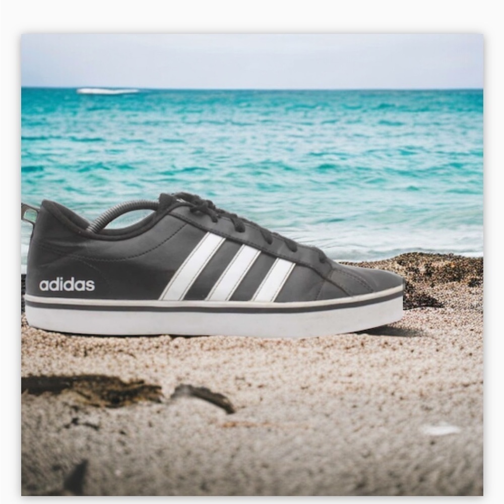 - Men’s Adidas black and white genuine leather VSPace shoe -EUC -Sz 8 😍☀️